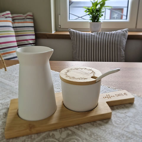 Gemütliche Ecke mit Sofa in der Ferienwohnung